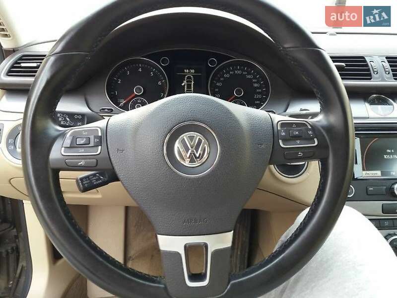 Седан Volkswagen Passat 2012 в Ивано-Франковске