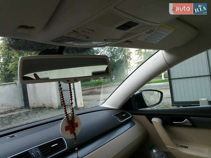 Седан Volkswagen Passat 2012 в Ивано-Франковске