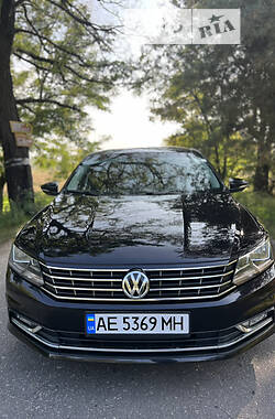 Седан Volkswagen Passat 2018 в Днепре