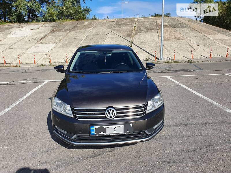 Седан Volkswagen Passat 2012 в Києві