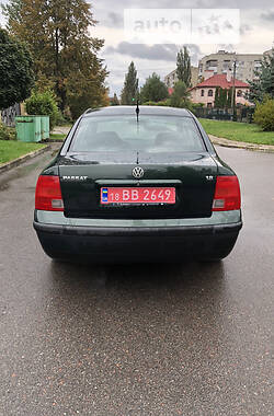 Седан Volkswagen Passat 1998 в Луцьку