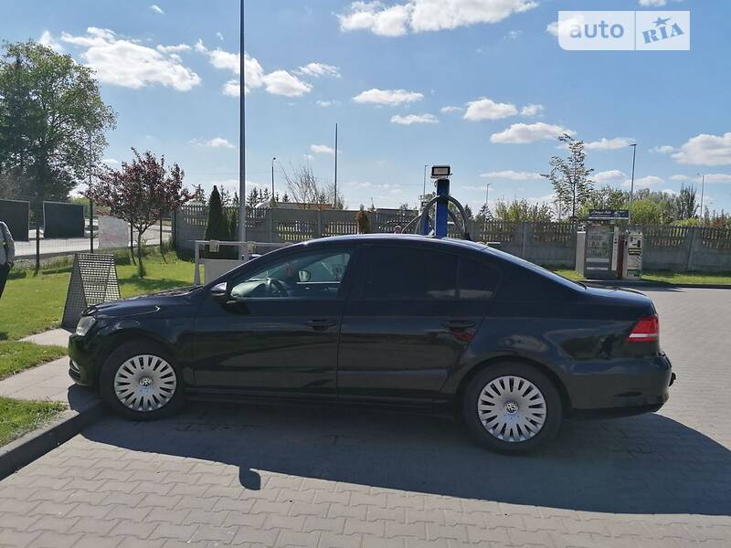 Седан Volkswagen Passat 2013 в Хмельницькому