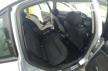 Седан Volkswagen Passat 2001 в  фото 11 Седан Volkswagen Passat 2001 в