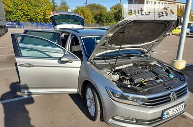 Універсал Volkswagen Passat 2015 в Житомирі