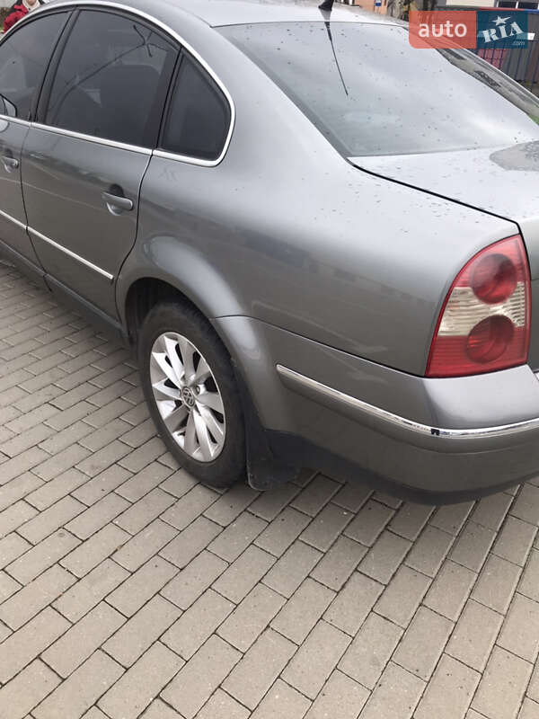 Седан Volkswagen Passat 2003 в Ужгороде