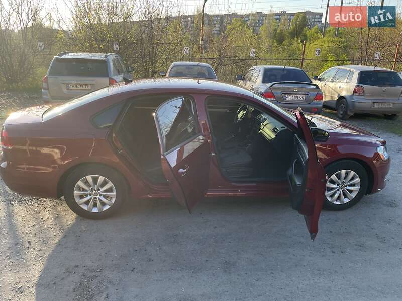 Седан Volkswagen Passat 2015 в Кривом Роге фото 5 Седан Volkswagen Passat 2015 в Кривом Роге