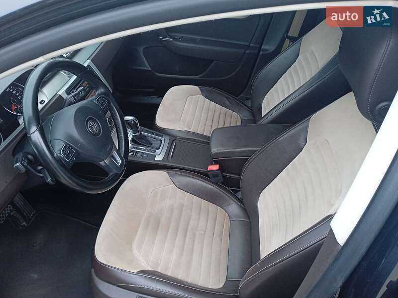 Седан Volkswagen Passat 2012 в Києві