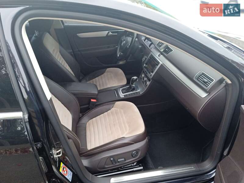 Седан Volkswagen Passat 2012 в Києві