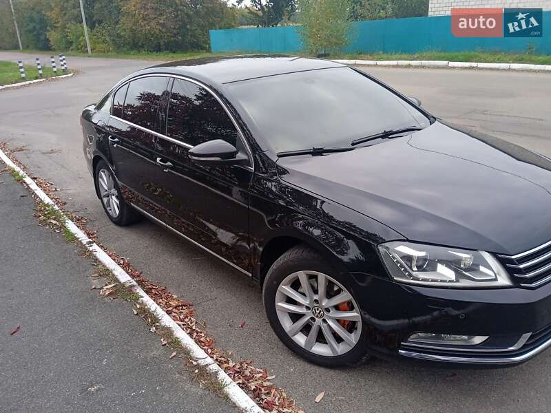 Седан Volkswagen Passat 2012 в Києві