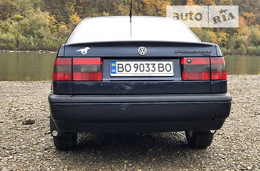 Седан Volkswagen Passat 1996 в Бучаче