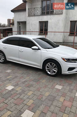 Седан Volkswagen Passat 2020 в Хмельницком