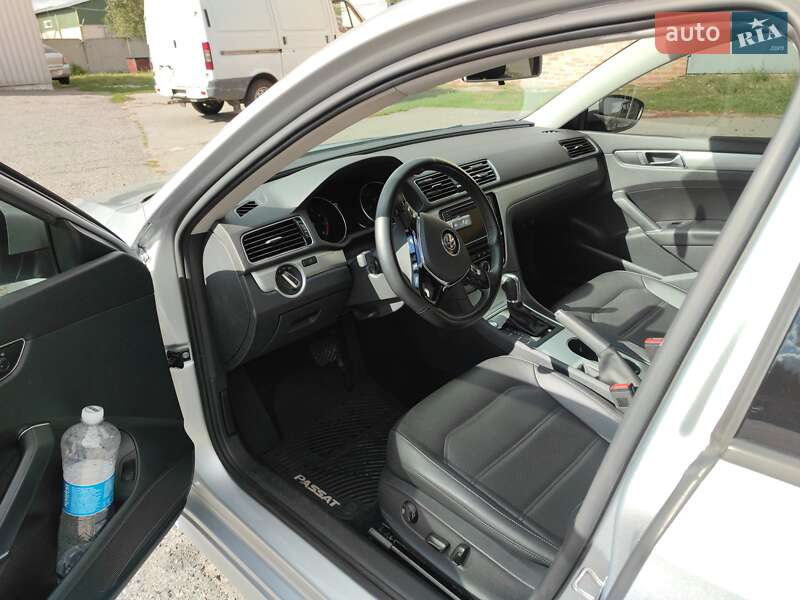 Седан Volkswagen Passat 2018 в Львові