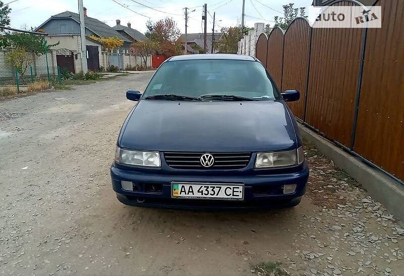 Седан Volkswagen Passat 1994 в Одессе