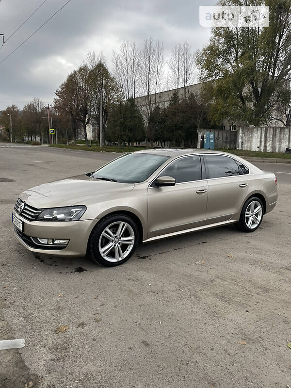 Седан Volkswagen Passat 2014 в Львові