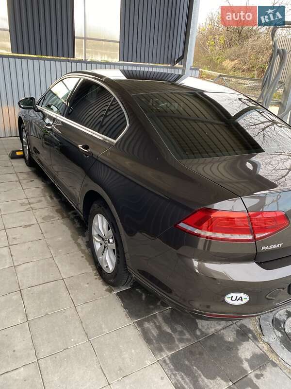 Седан Volkswagen Passat 2015 в Хмельницькому