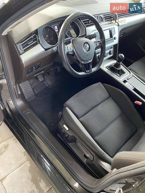 Седан Volkswagen Passat 2015 в Хмельницькому