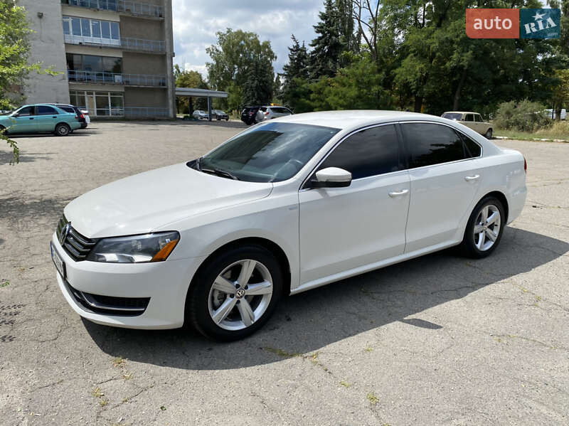Седан Volkswagen Passat 2013 в Днепре
