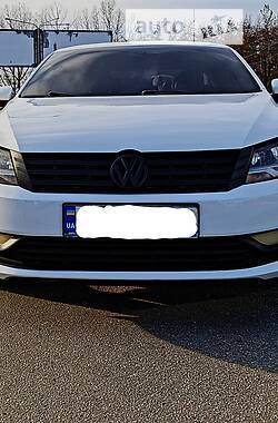 Седан Volkswagen Passat 2011 в Харькове