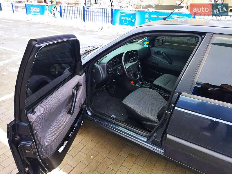 Седан Volkswagen Passat 1992 в Долине