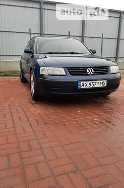 Седан Volkswagen Passat 1998 в Полтаві