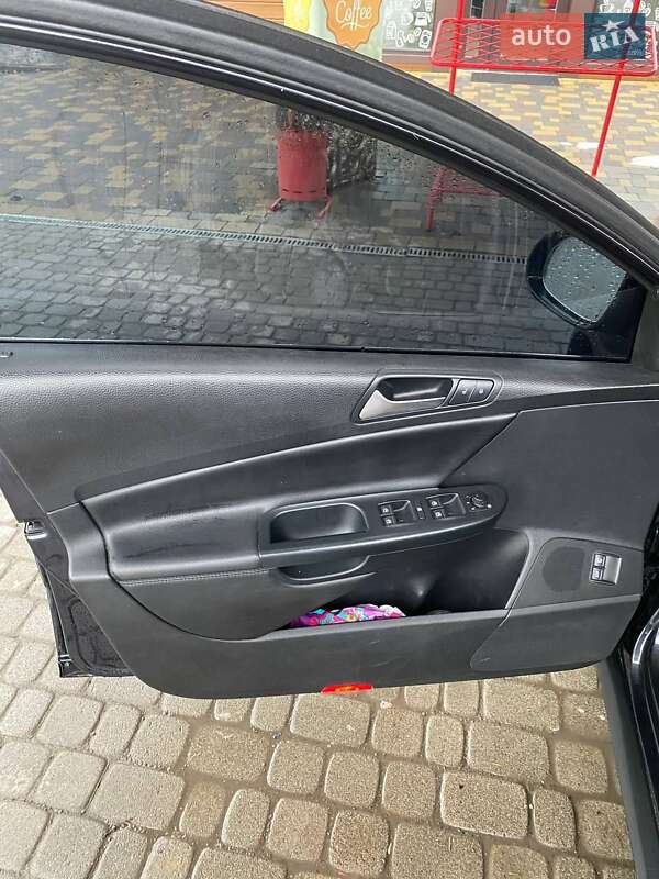 Універсал Volkswagen Passat 2010 в Надвірній