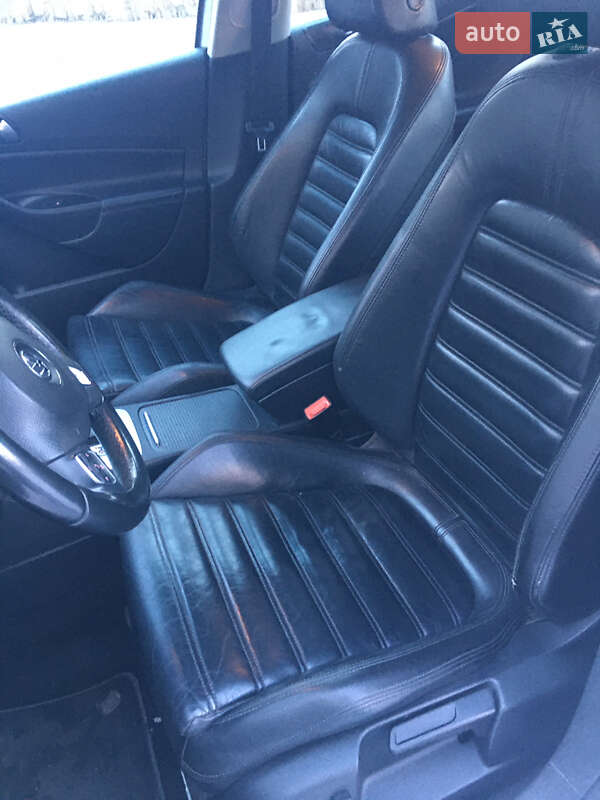 Седан Volkswagen Passat 2010 в Черновцах