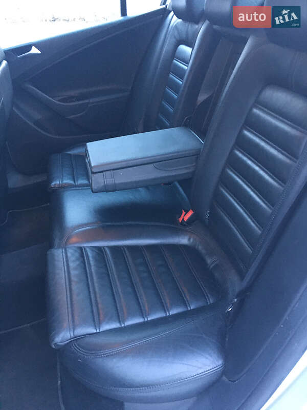 Седан Volkswagen Passat 2010 в Черновцах
