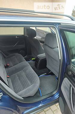 Универсал Volkswagen Passat 2000 в Пустомытах