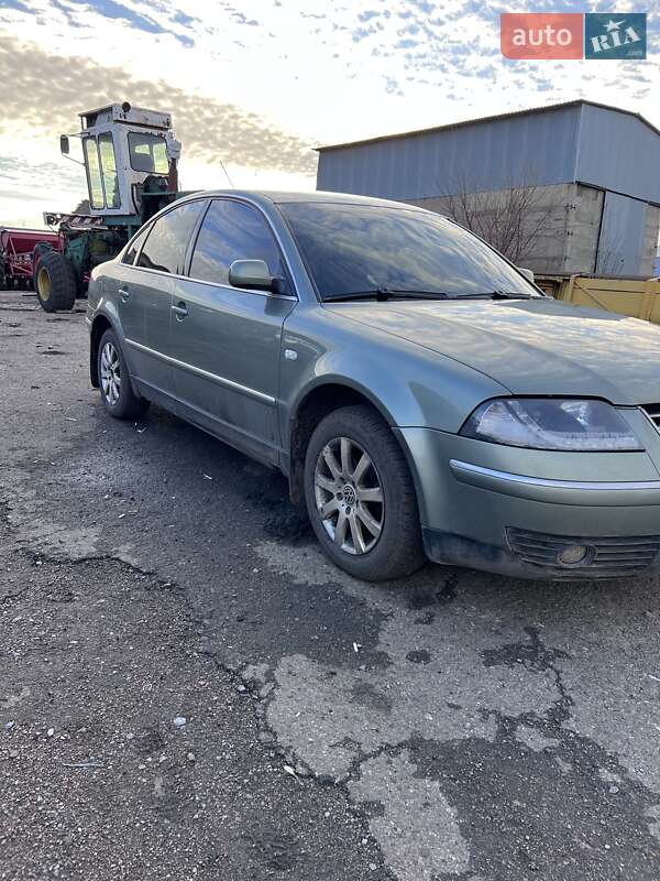 Седан Volkswagen Passat 2003 в Киеве