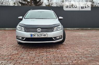 Універсал Volkswagen Passat 2011 в Сарнах