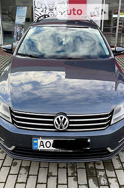 Универсал Volkswagen Passat 2011 в Хусте