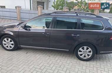 Универсал Volkswagen Passat 2011 в Черновцах
