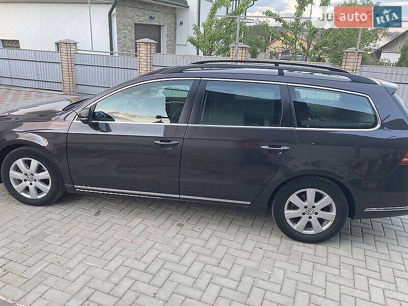 Універсал Volkswagen Passat 2011 в Чернівцях