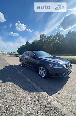 Седан Volkswagen Passat 2013 в Львове