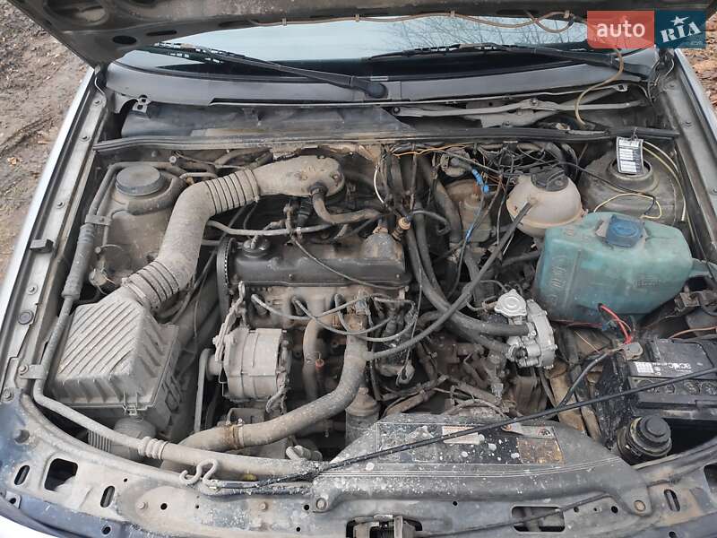 Седан Volkswagen Passat 1991 в Львові