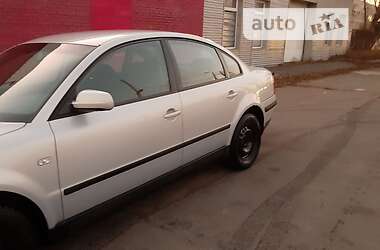 Седан Volkswagen Passat 1999 в Харькове