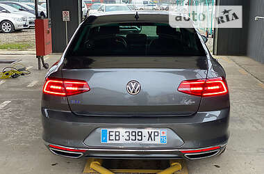 Седан Volkswagen Passat 2016 в Ужгороді