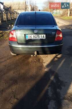 Седан Volkswagen Passat 2004 в Млинове