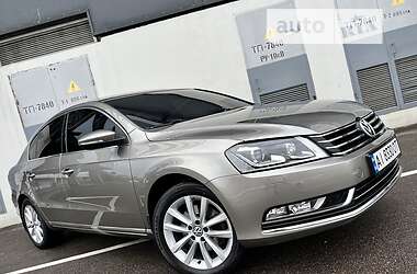 Седан Volkswagen Passat 2012 в Києві