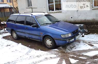 Универсал Volkswagen Passat 1994 в Новояворовске