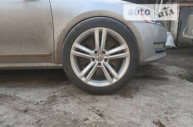 Седан Volkswagen Passat 2012 в Запоріжжі