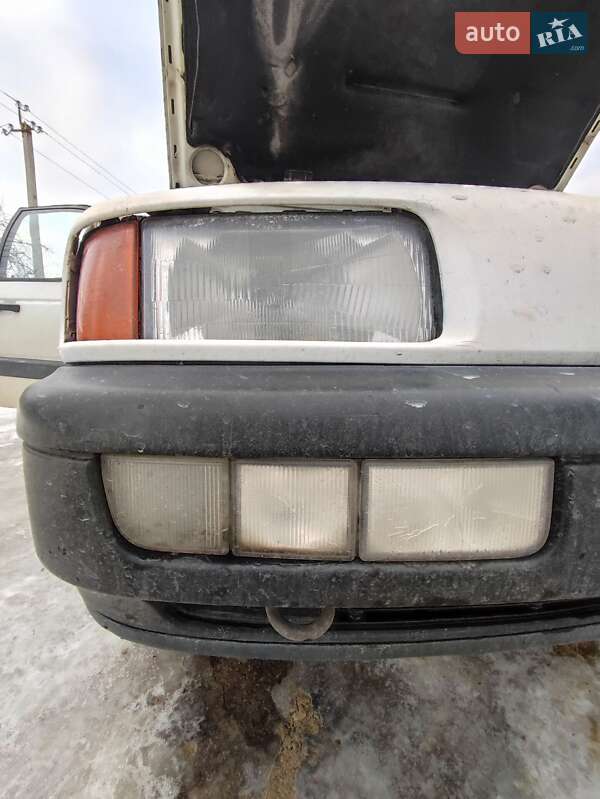 Універсал Volkswagen Passat 1992 в Вараші