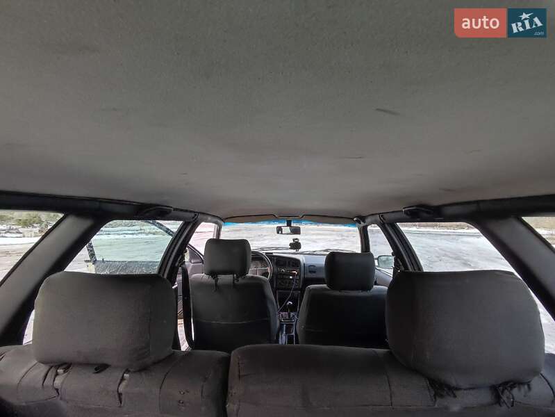 Універсал Volkswagen Passat 1992 в Вараші