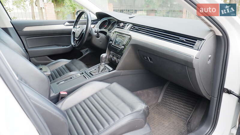 Універсал Volkswagen Passat 2015 в Києві