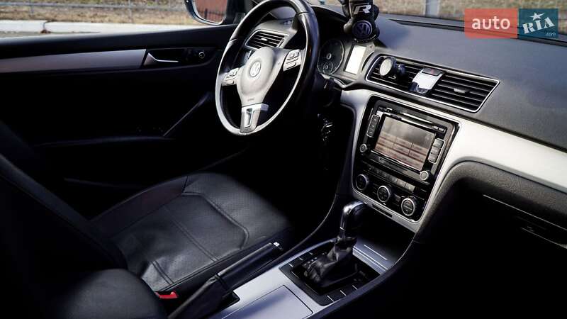 Седан Volkswagen Passat 2012 в Києві