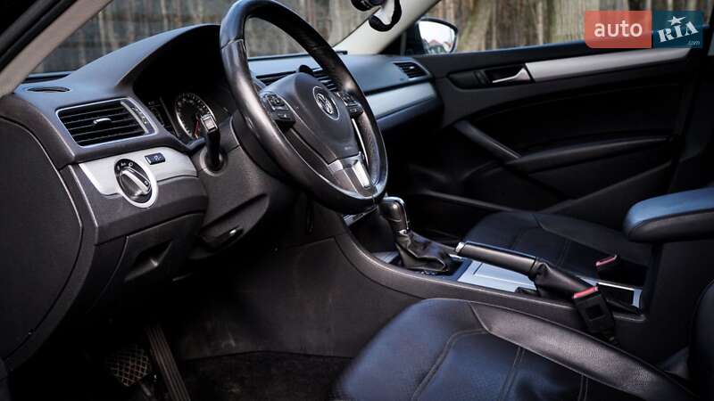 Седан Volkswagen Passat 2012 в Києві