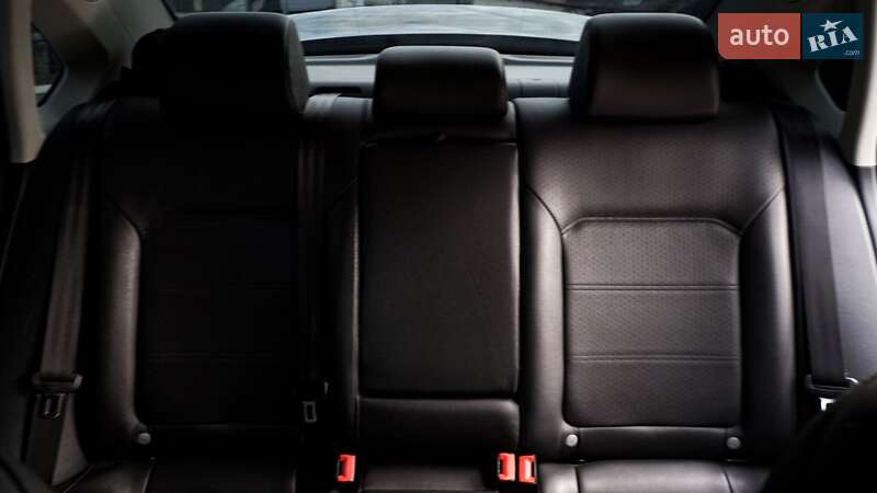 Седан Volkswagen Passat 2012 в Києві