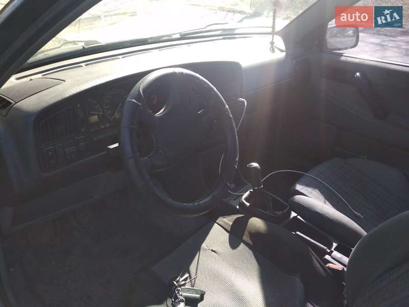 Седан Volkswagen Passat 1993 в Тараще фото 2 Седан Volkswagen Passat 1993 в Тараще