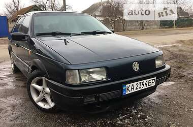 Седан Volkswagen Passat 1993 в Тараще