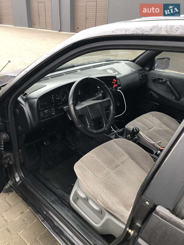 Седан Volkswagen Passat 1991 в Сарнах